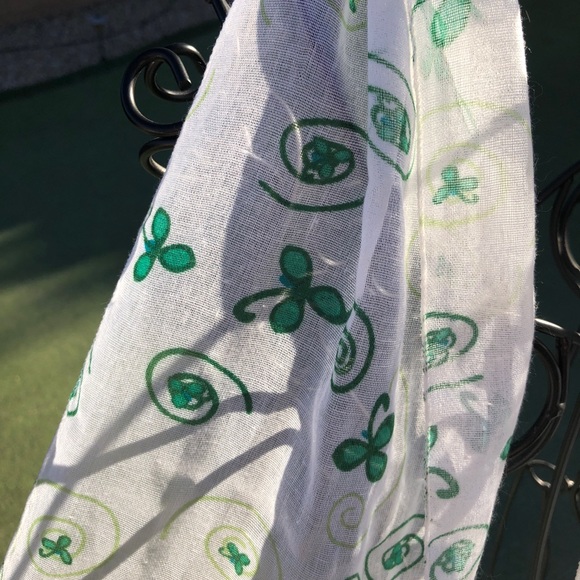 Holiday Scarves of The Season - set of (3) - EUC - Picture 6 of 10